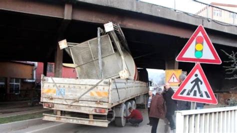 Z­o­n­g­u­l­d­a­k­­t­a­ ­T­I­R­ ­k­ö­p­r­ü­y­e­ ­s­ı­k­ı­ş­t­ı­